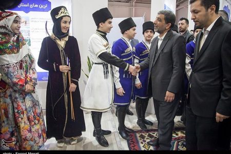 حضور پر رونق مسئولان و مردم در آخرین روز نمایشگاه گردشگری و صنایع دستی