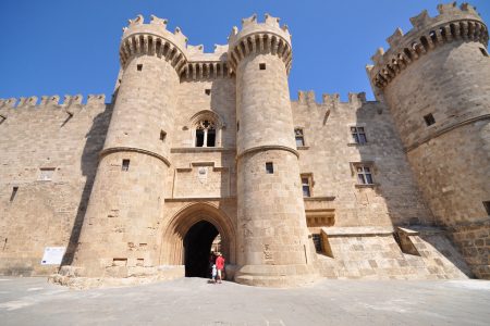 نجات گردشگری یونان توسط گردشگران انگلیسی