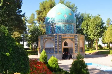 آرامگاه عطار، قبله گردشگران