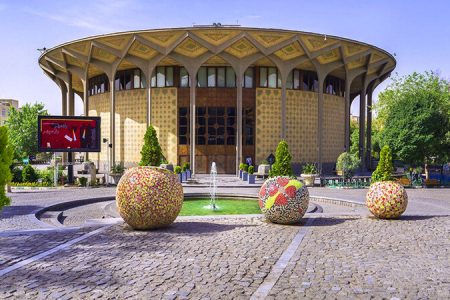 بنای تاریخی تئاتر شهر دارای وضعیت نابسامان است