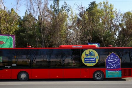 در شهر اصفهان اتوبوس‌ های گردشگری در روزهای جمعه خدمت رسانی می کنند