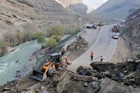 جاده چالوس از حدفاصل میدان امیرکبیر تا شهرستانک، همچنان مسدود است