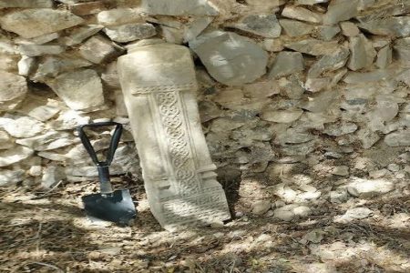سنگ‌نگاره تاریخی در نائین کشف شد