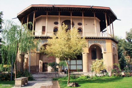 نصب ستون عمارت کلاه فرنگی رشت در دستور کار قرار گرفت