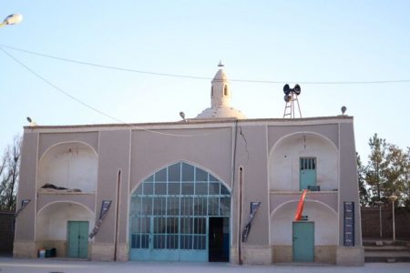آرامگاه ایلخانی شکاف عمیق برداشته است