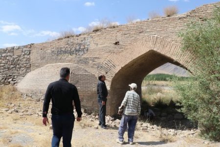 مرمت اضطراری پل «دوآب» شازند آغاز شد
