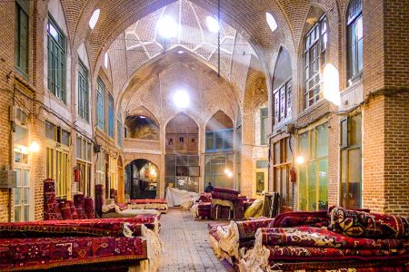بخش ناچیزی از سیم‌های آویزان در بازار تبریز ساماندهی شده است