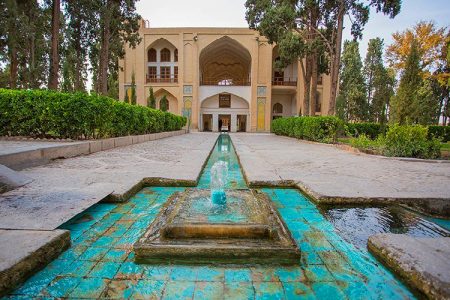 کاشان مقصد گردشگری ادبی و هنری است