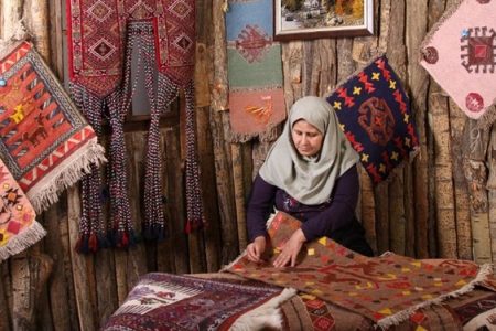 نمایشگاه سوغات و صنایع دستی استان‌ها در شهرستان چناران برگزار می‌شود