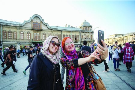 پای گردشگران خارجی به همدان باز می شود