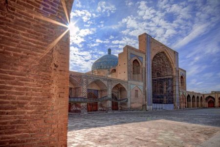 داربست‌های مسجد قزوین پس از ۶۰ سال جمع آوری شد