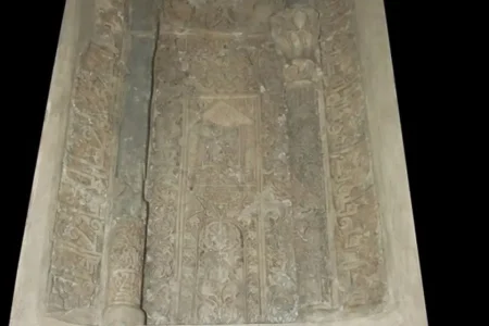 محراب مسجد و در امامزاده در استان مرکزی ثبت ملی شد