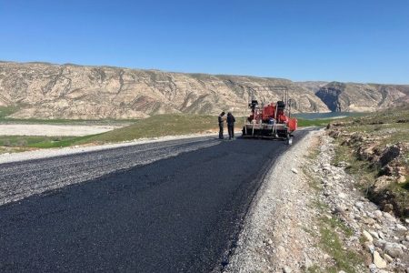 عملیات آسفالت راه دسترسی به تنگه کافرین ایلام اتمام یافت