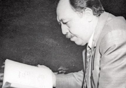 باستان‌شناس شاعر‍!