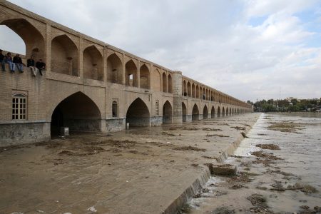 هنرمندی که فریاد زاینده‌رود را به گوش مسئولان می‌رساند!
