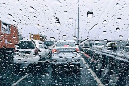 ترافیک نیمه سنگین در ۲ محور/ بارش باران در جاده‌ های آذربایجان شرقی