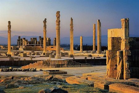 نظریه تخریب کتیبه‌های تخت جمشید بر اثر فعالیت پتروشیمی پشتوانه علمی ندارد