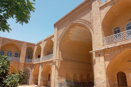 زلزله، ورود به مدرسه تاریخی حاج سلطان العلما کاشمر را ممنوع کرد