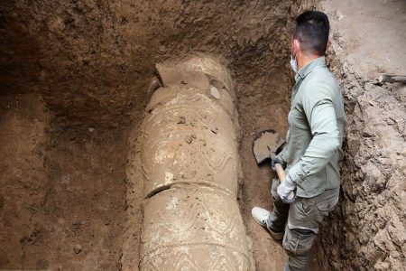 درنتیجۀ کاوش گذر کمر زرین شواهد وجود بازار صنایع‌دستی به دست آمده