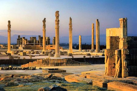 هیچ صدایی پشت استیج کنسرت در تخت جمشید نیست