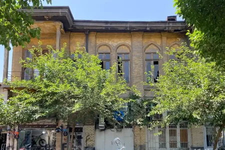 از تن زخمی کاروانسراهای رشت خیابان «شیک» برآمده است