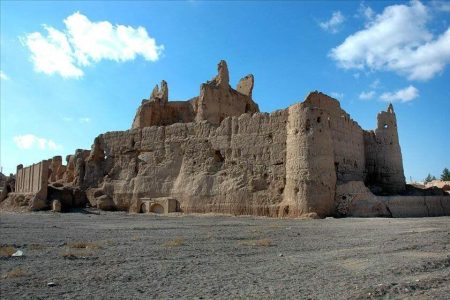 عملیات مرمت قلعه تاریخی محمدیه شهرستان نائین آغاز شد