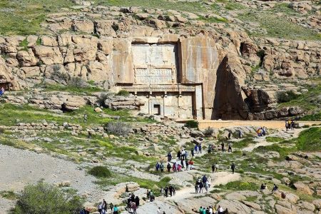 توقف ‌معدن‌کاوی در جوار کوه رحمت تخت‌جمشید/تمامی مجوزها بازبینی می‌شود