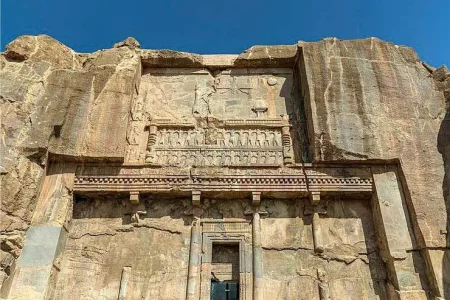 گزارشی درباره آرامگاه اردشیر سوم/ مرمت آثار تاریخی یک امر مستمر است